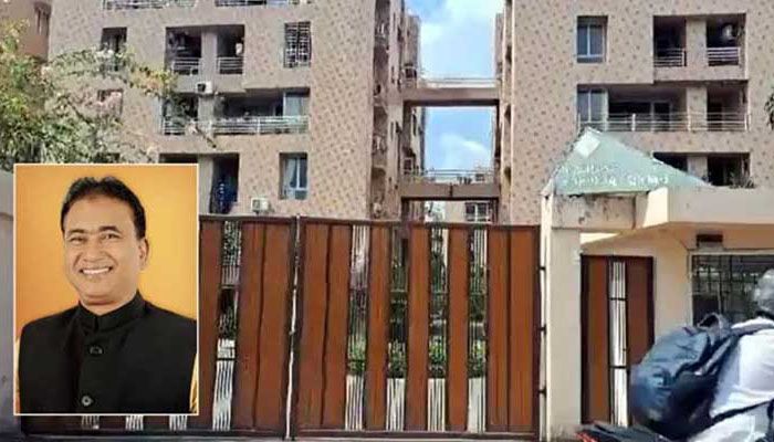 সঞ্জীবা গার্ডেনের সেপটিক ট্যাংক থেকে ‘৪ কেজি টুকরো মাংস’ উদ্ধার